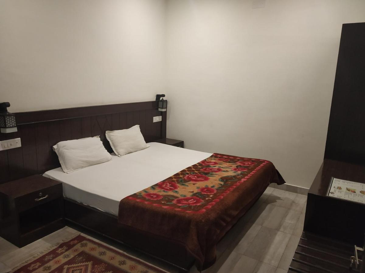 Hotel Ramayana Khadzsuráhó Kültér fotó