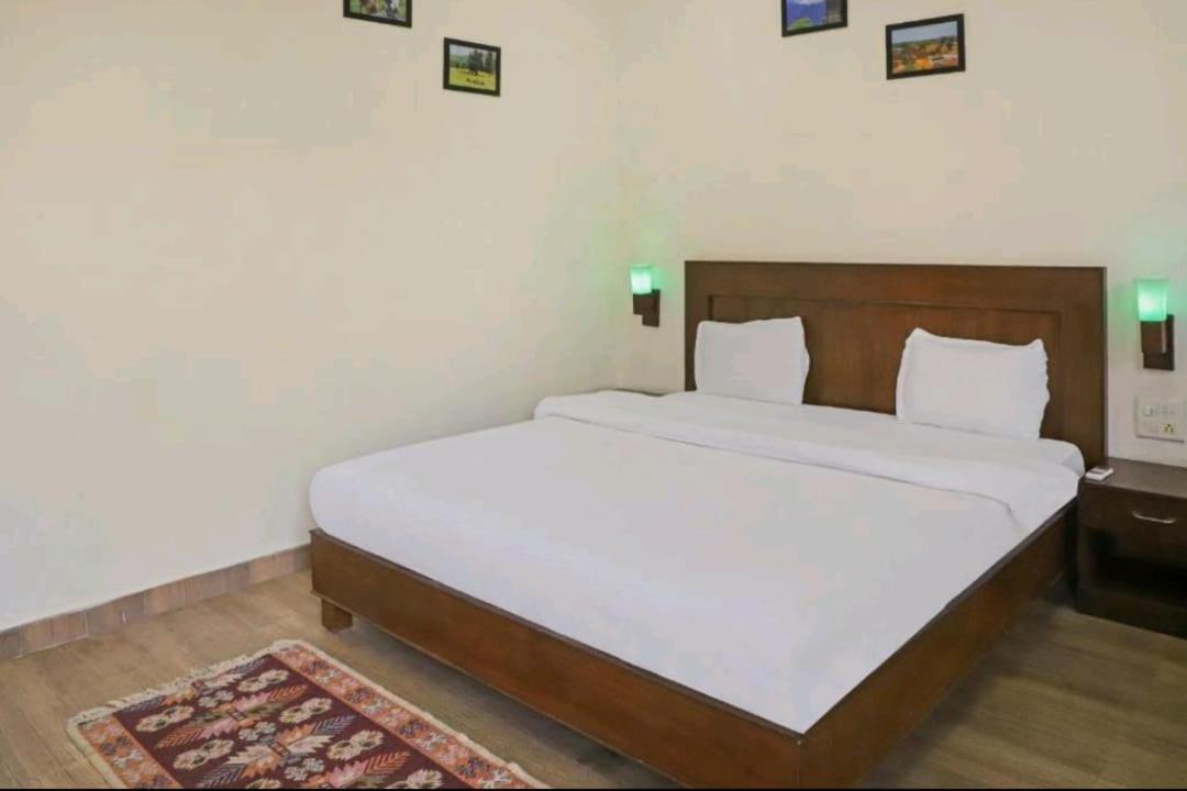 Hotel Ramayana Khadzsuráhó Kültér fotó